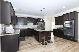 7 Cloverfield Ct, Greensboro, NC 27406 - Photo 11