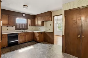 2514 Gracewood Dr, Greensboro, NC 27408 - Photo 11