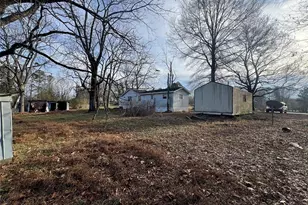 426 W King St, King, NC 27021 - Photo 3