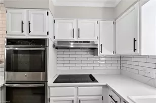 7 Holly Crest Ct, Greensboro, NC 27410 - Photo 11
