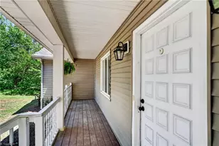 7 Holly Crest Ct, Greensboro, NC 27410 - Photo 3