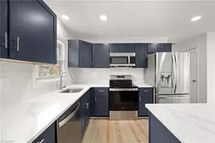 4 Carpenter Ct, Greensboro, NC 27403 - Photo 7