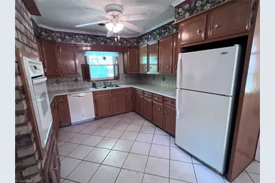 904 Blackstone Circle, Thomasville, NC 27360 - Photo 23