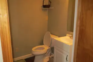 105 W Main St, Elkin, NC 28621 - Photo 5