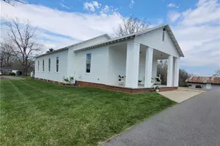 106 N Key St, Pilot Mountain, NC 27041 - Photo 3