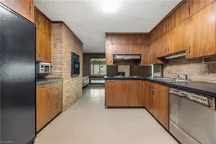 129 Forest Park Dr, Thomasville, NC 27360 - Photo 27