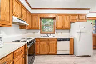 552 Woodland Dr, Graham, NC 27253 - Photo 9
