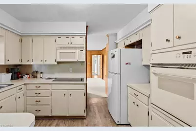 508 Stage Coach Court, Greensboro, NC 27409 - Photo 9