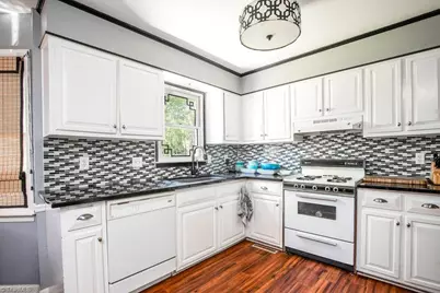 914 Edinburgh Drive, Jamestown, NC 27282 - Photo 5