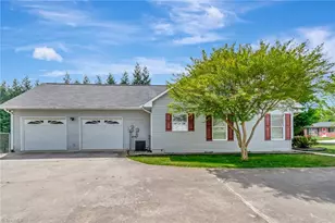 506 S Spruce St, Wilkesboro, NC 28697 - Photo 3