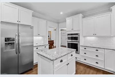 8 Blakeney Place, Greensboro, NC 27408 - Photo 13