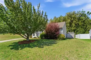 11 Franklinwood Dr, Greensboro, NC 27401 - Photo 3