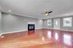 105 W Lakefield Dr, Greensboro, NC 27406 - Photo 13