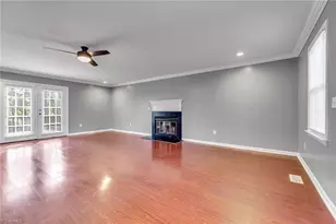 105 W Lakefield Dr, Greensboro, NC 27406 - Photo 11