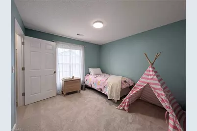 7145 W Friendly Avenue #H, Greensboro, NC 27410 - Photo 9