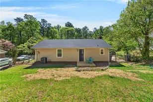 2014 Creekwood Dr, Greensboro, NC 27407 - Photo 17