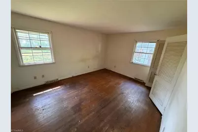 323 Largo Drive, Greensboro, NC 27406 - Photo 15