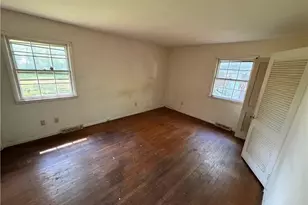 323 Largo Dr, Greensboro, NC 27406 - Photo 15