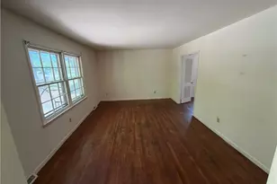 323 Largo Dr, Greensboro, NC 27406 - Photo 3