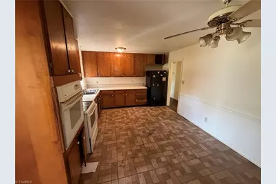 323 Largo Drive, Greensboro, NC 27406 - Photo 7