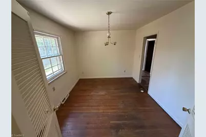 323 Largo Drive, Greensboro, NC 27406 - Photo 5