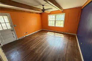 323 Largo Dr, Greensboro, NC 27406 - Photo 9