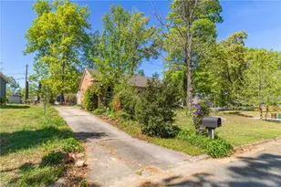 4100 Olympia Dr, Greensboro, NC 27406 - Photo 3