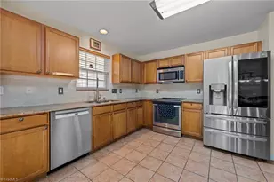 2912 Desmond Woods Dr, Greensboro, NC 27405 - Photo 7