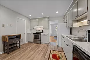 323 Shannon Dr, Eden, NC 27288 - Photo 11