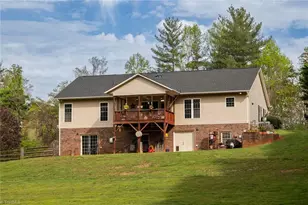 611 Briar Creek Dr, North Wilkesboro, NC 28659 - Photo 3