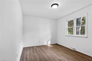2913 Marthas Pl, Greensboro, NC 27408 - Photo 23