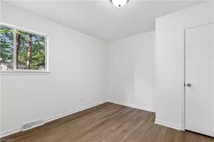 2913 Marthas Pl, Greensboro, NC 27408 - Photo 25