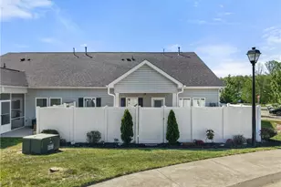 1402 Hunting Hawk Ln, Kernersville, NC 27284 - Photo 25