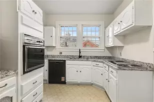 221 Spring St, Thomasville, NC 27360 - Photo 9