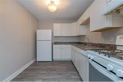 2821 Bleeker Square, Winston-Salem, NC 27106 - Photo 9