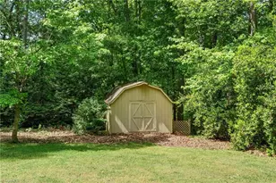 901 Country Club Dr, Reidsville, NC 27320 - Photo 9