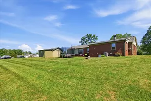 2356 Brushy Mountain Rd, Wilkesboro, NC 28697 - Photo 29