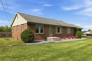2356 Brushy Mountain Rd, Wilkesboro, NC 28697 - Photo 3