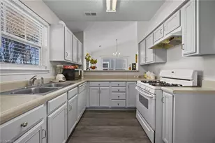 825 Hopewell St, High Point, NC 27263 - Photo 11