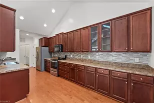2710 Kingsbury Ct, Burlington, NC 27215 - Photo 11