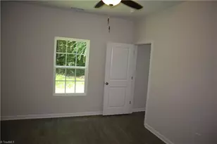 2915 Bainbridge Dr, Winston-Salem, NC 27105 - Photo 9
