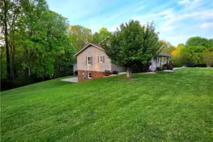 101 Ridgewood Dr, North Wilkesboro, NC 28659 - Photo 5