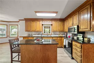 949 Aquaview Dr, Kernersville, NC 27284 - Photo 11
