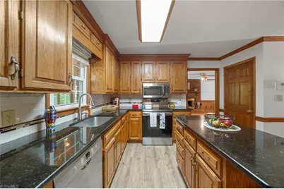 949 Aquaview Drive, Kernersville, NC 27284 - Photo 11