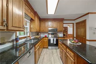 949 Aquaview Dr, Kernersville, NC 27284 - Photo 11