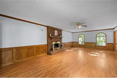 949 Aquaview Drive, Kernersville, NC 27284 - Photo 9
