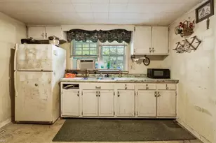 130 Albertson Rd, Thomasville, NC 27360 - Photo 5