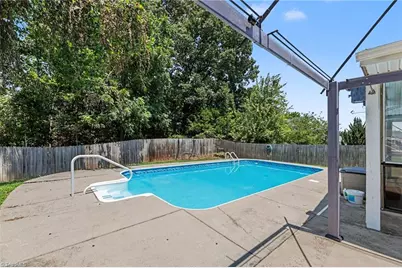 1579 Pondhaven Drive, High Point, NC 27265 - Photo 37