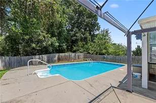 1579 Pondhaven Dr, High Point, NC 27265 - Photo 37
