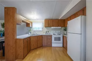 4021 26th St Ct NE, Hickory, NC 28601 - Photo 9
